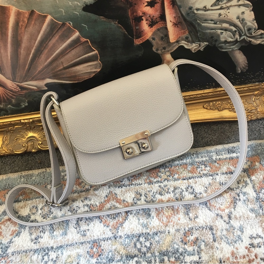 ๐ฉถ Lovely gently used grey & silver pebbled leather adjustable crossbody purse - Picture 16 of 16